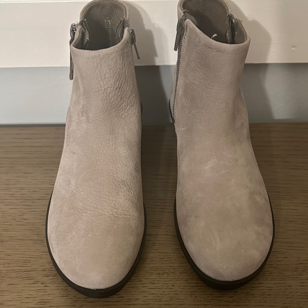 Ecco NWT Skyler Ankle Boots - Picture 2 of 10